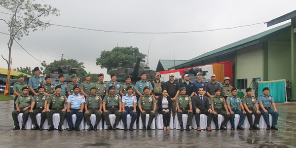 TNI Commander Watch Function Test of Leopard Tank Communications Equipment